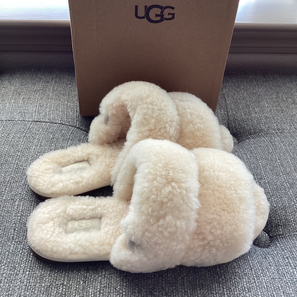 UGG® Maxi Curly Genuine Shearling Scuffetta Slipper (Women) 7M - Picture 2 of 13